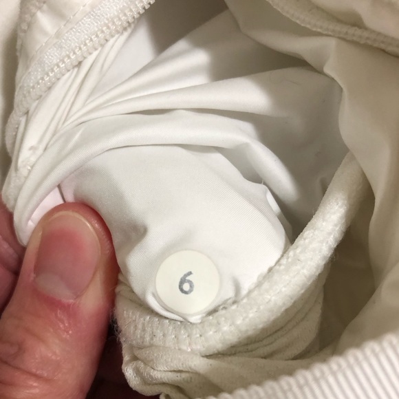 Women’s Lululemon Down for a run jacket size 6, white. Used condition - Picture 10 of 12